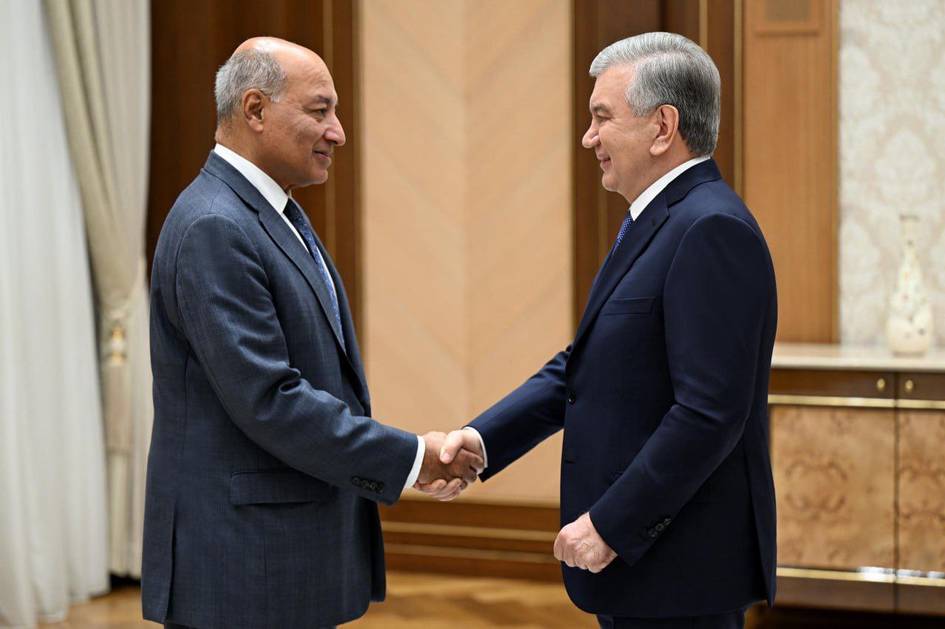 Prezident Suma Chakrabarti bilan ta’lim va iqtisodiy islohotlarni muhokama qildi